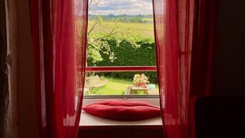 Literie de qualité supérieure, surmatelas, fer et planche à repasser