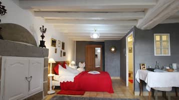 Literie de qualité supérieure, surmatelas, fer et planche à repasser