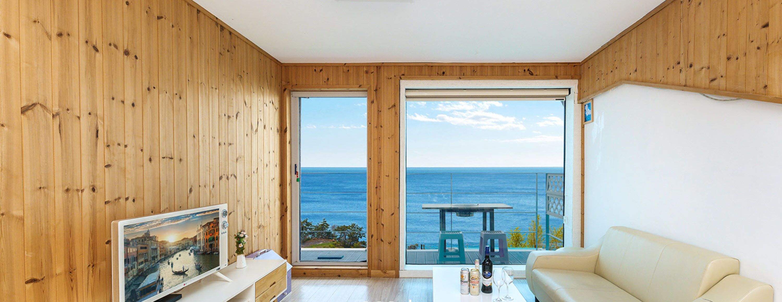 Flat-screen TV, heated floors