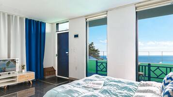 1 bedroom, blackout curtains, free WiFi, bed sheets