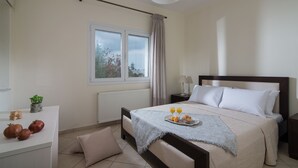 2 bedrooms, WiFi (free), bed sheets