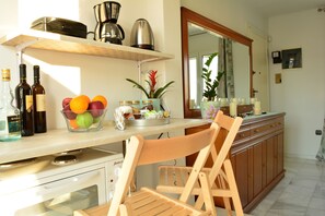 Oven, coffee/tea maker, toaster, cookware/dishes/utensils