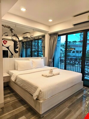 Ropa de cama de alta calidad, escritorio, wifi gratis y ropa de cama 