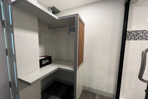 Deluxe Double Room - Frankie's Inn (Pattaya)