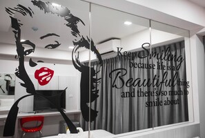 Deluxe Double Room, Balcony | Premium bedding, desk, free WiFi, bed sheets - Frankie's Inn (Pattaya)