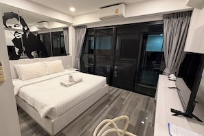 Deluxe Double Room, 1 King Bed - Frankie's Inn (Pattaya)