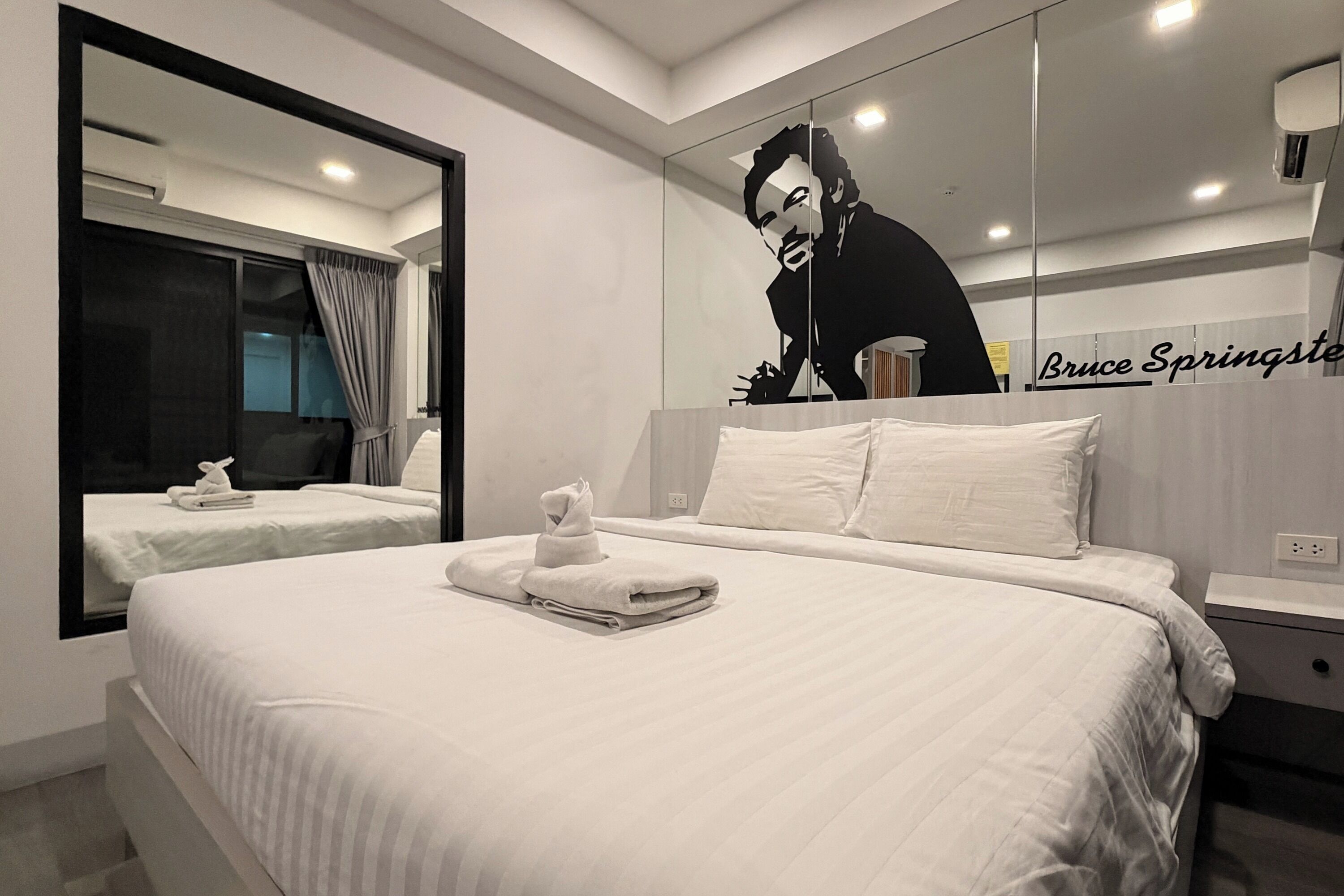 Deluxe Double Room, 1 King Bed | Premium bedding, in-room safe, desk, free WiFi