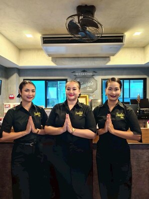 Quầy tiếp tân