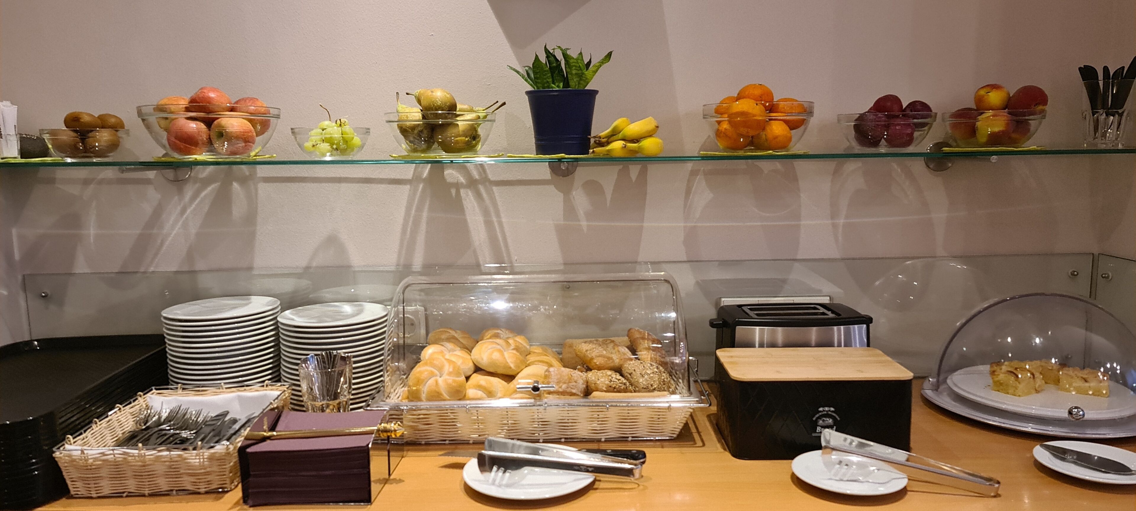 Tägliches Frühstücksbuffet gegen Gebühr