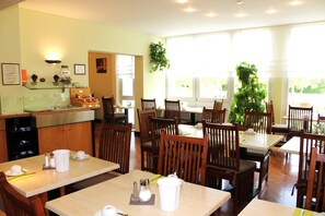 Petit déjeuner buffet servi tous les jours en supplément