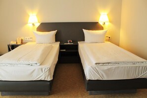 Minibar, bureau, rideaux occultants, chambres insonorisées