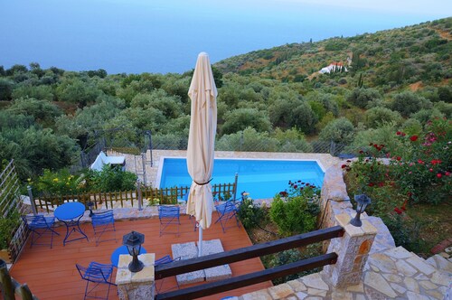 DIO GUESTHOUSES VILLA TAINARON 2 B/R WITH PRIVATE GARDEN AND SWIMMINGPOOL