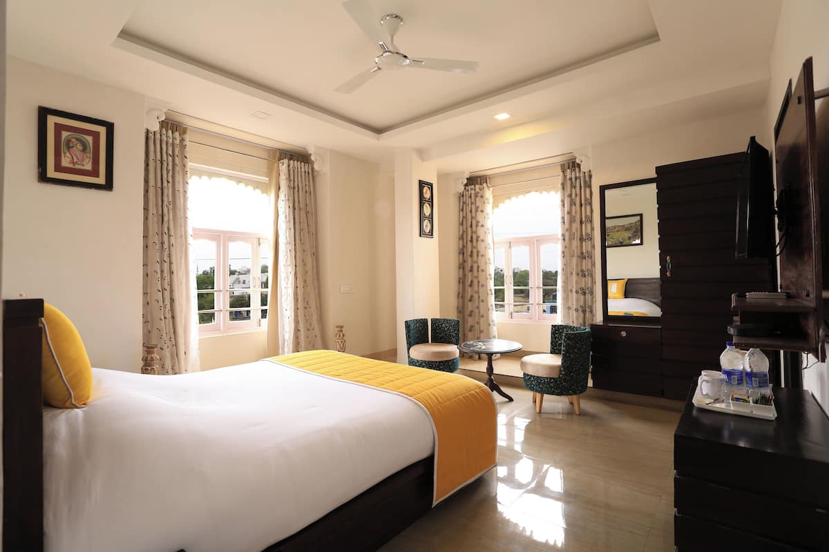 heritage king | 1 bedroom, in-room safe, iron/ironing board, rollaway beds