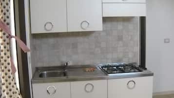 Frigorífic, placa de cuina i trona