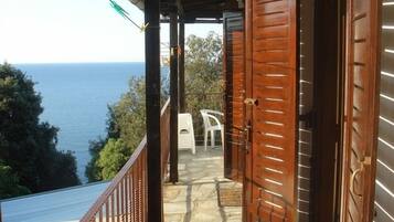 Standard Studio, 2 Twin Beds, Sea View | Terrace/patio