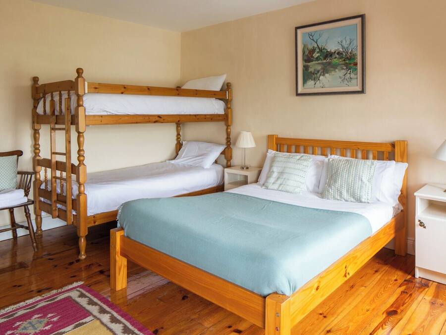 WiFi (free), bed sheets