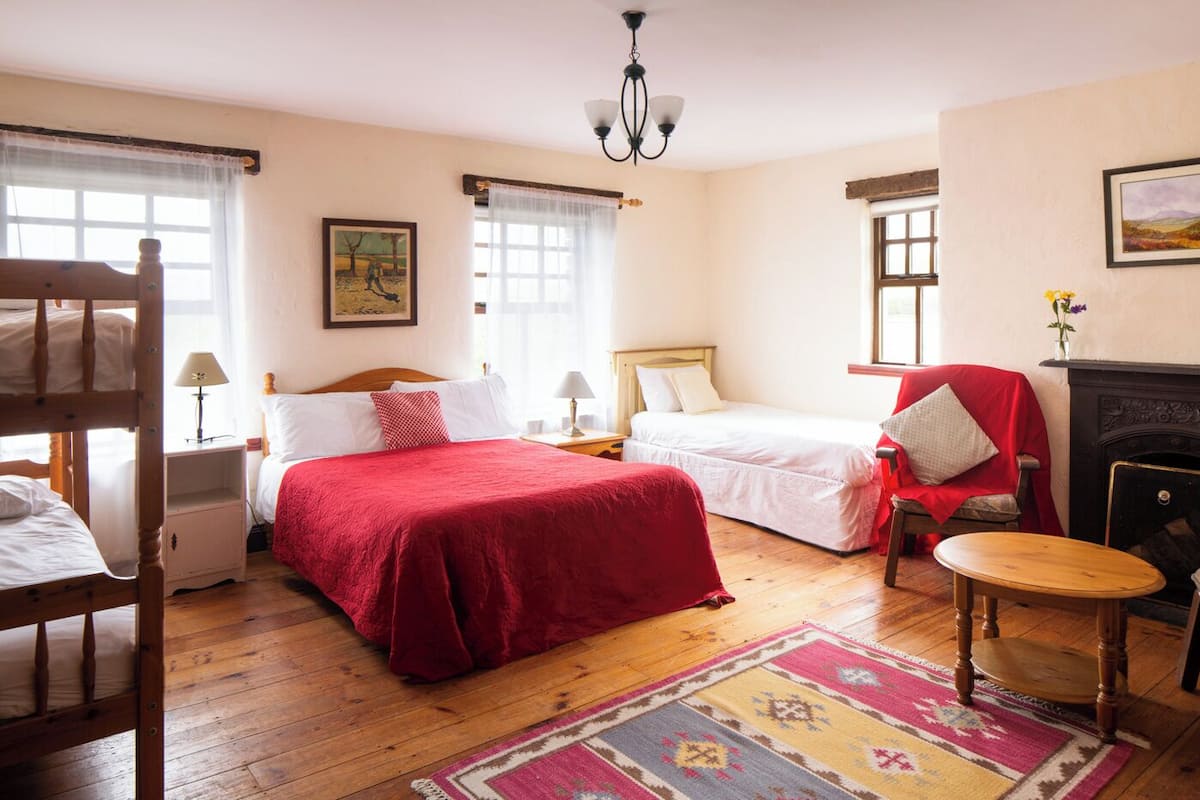 Habitación familiar | 2 habitaciones, wifi gratis y ropa de cama