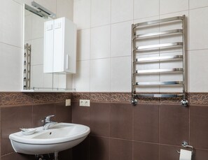 Bathroom - New upscale 1BD with hand-made furniture. (Київ)