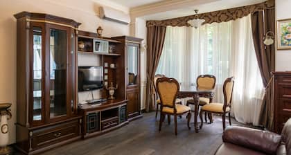 New upscale 1BD with hand-made furniture.