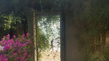 Pintu masuk properti