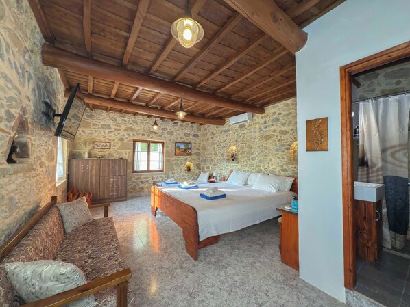 5 bedrooms, in-room safe, desk, soundproofing