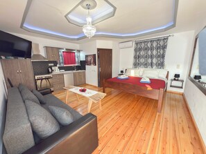 5 bedrooms, in-room safe, desk, soundproofing