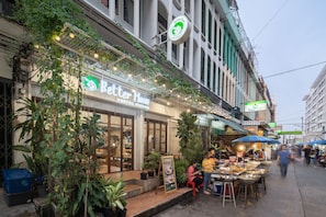 Vista frontal de la propiedad