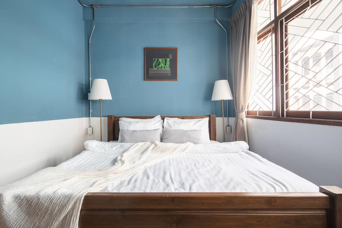 Desk, free WiFi, bed sheets