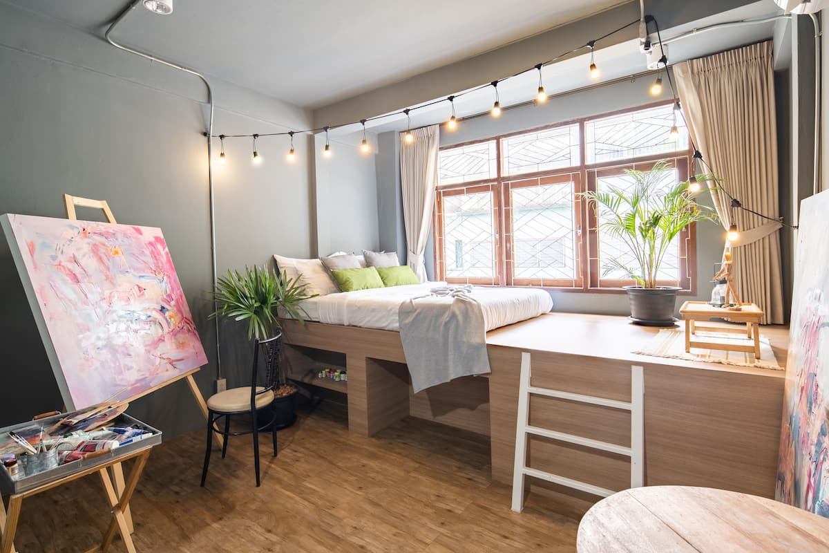Desk, free WiFi, bed sheets