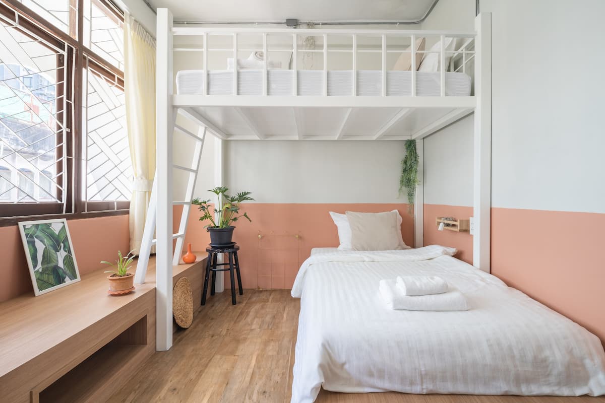 Desk, free WiFi, bed sheets