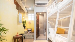 Family Quadruple Room | Desk, WiFi (free), bed sheets - Better Moon Guesthouse (Bangkok)