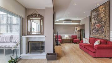 Smart TV, fireplace, video games, Netflix