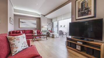 Smart TV, fireplace, video games, Netflix