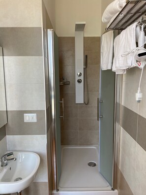 Standard Double Room, 1 Double Bed | Bathroom - Acquaviva Experience Hotel (San Vincenzo)