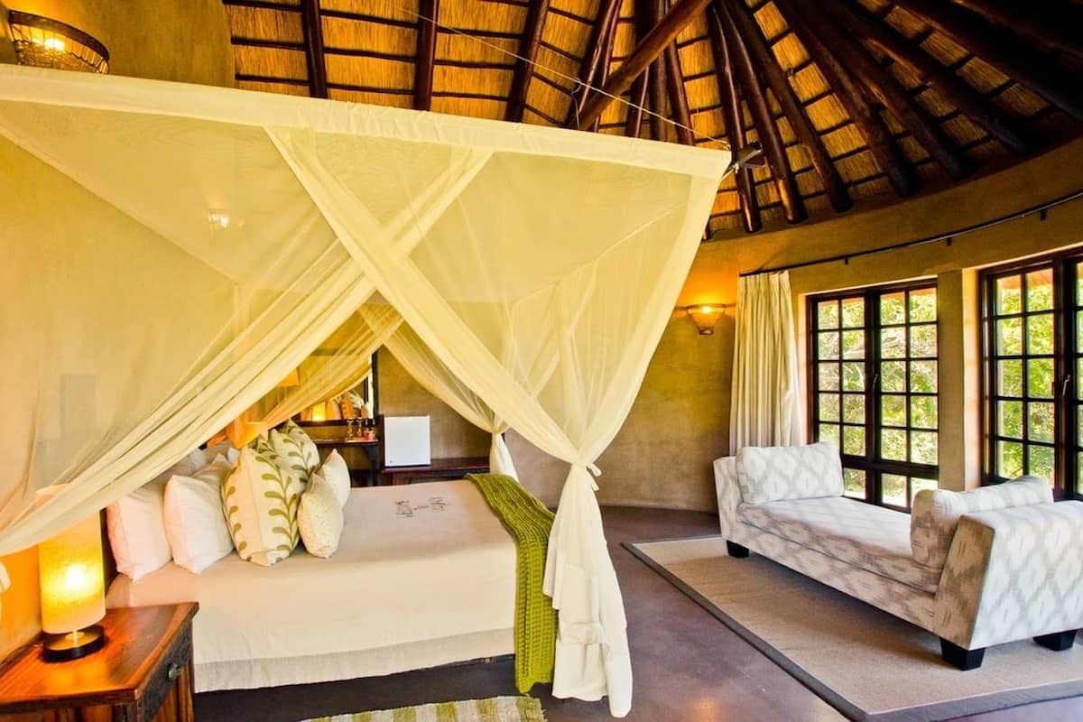 Luxury Suite | 1 bedroom, premium bedding, Select Comfort beds, minibar