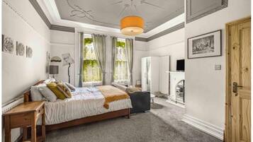 One Bedroom Apartment (3 Guest) | Individually decorated, individually furnished, desk, laptop workspace