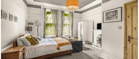 Căn hộ Tiêu chuẩn, 3 giường đơn | Trang trí khác biệt, trang bị nội thất với thiết kế riêng biệt, bàn