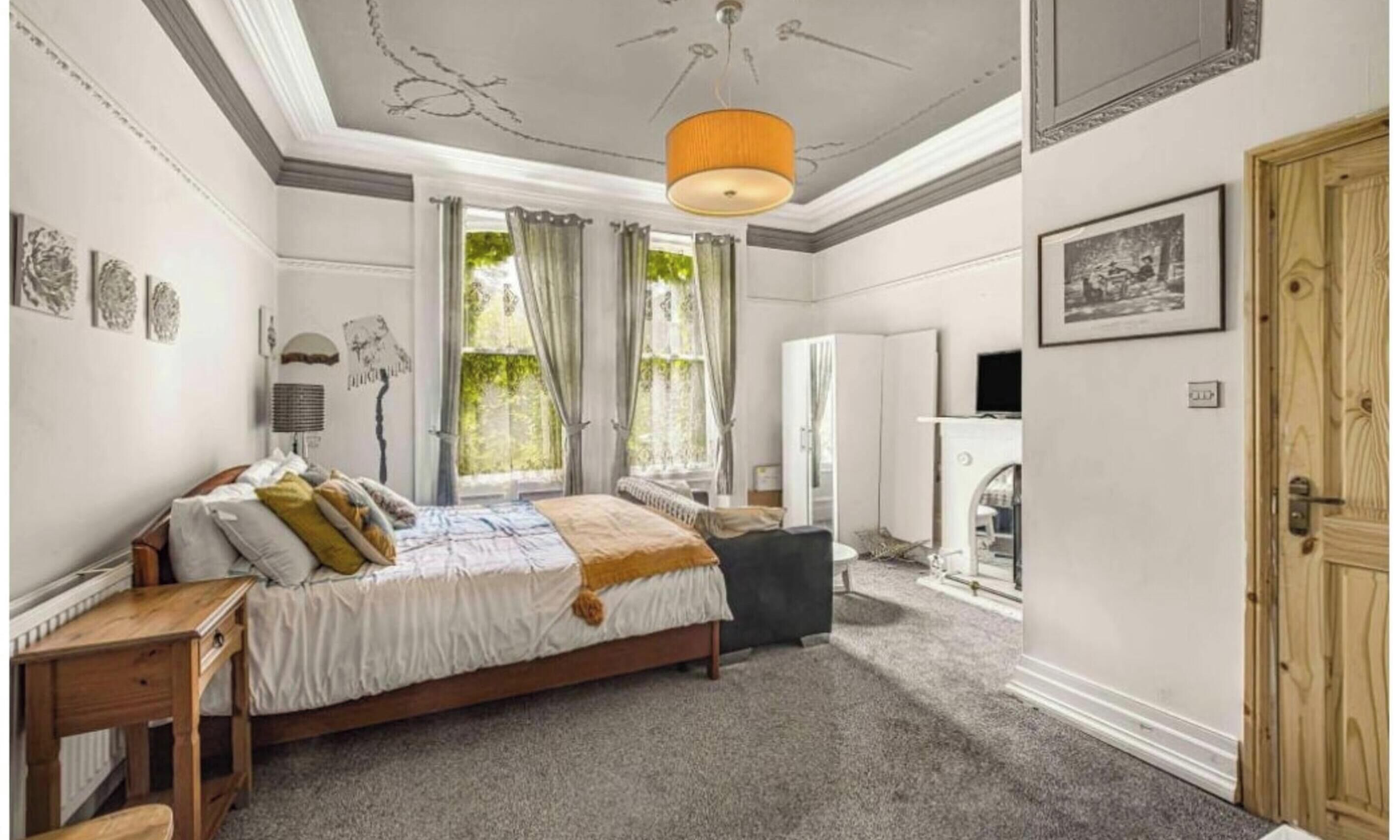 One Bedroom Apartment (3 Guest) | Individually decorated, individually furnished, desk, laptop workspace