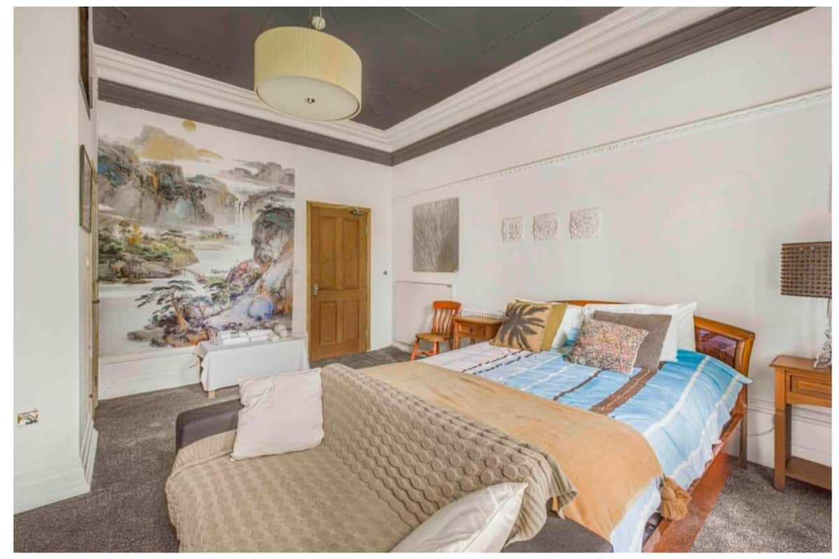 One Bedroom Apartment (3 Guest) | Individually decorated, individually furnished, desk, laptop workspace