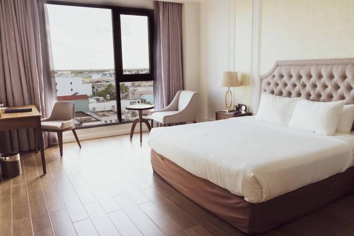 2 bedrooms, Egyptian cotton sheets, premium bedding, pillow-top beds