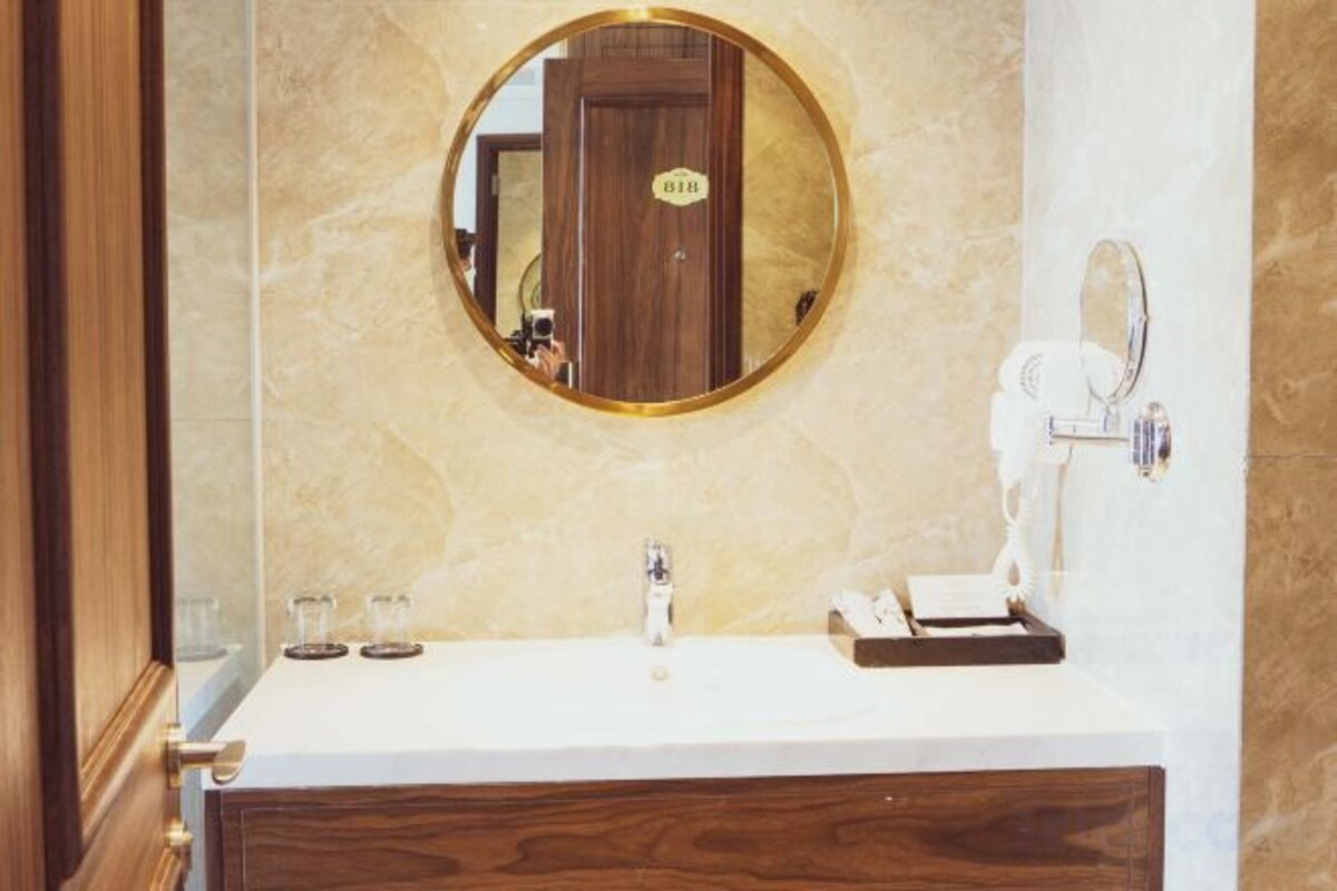 Bañera y ducha independientes, bañera profunda