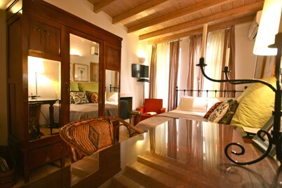 Delightful two-bedroom house with sun terrace in the heart of Chania Old Town.
