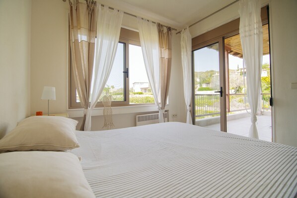 3 bedrooms, iron/ironing board, internet, bed sheets