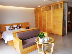 Down duvets, pillow-top beds, desk, laptop workspace - Sekong Apartment (Da Nang)