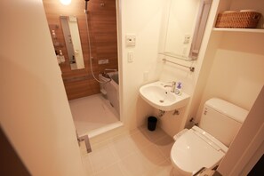 Duschwanne, Haartrockner, Bidet, Handtücher