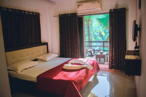 Habitación Deluxe, 1 cama de matrimonio grande, vistas al jardín | Wifi gratis y ropa de cama