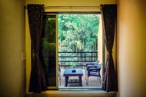 Standard Room, Garden View | Free WiFi, bed sheets