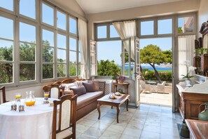TV - DellaGracia Mansion in Poseidonia Syros, Cyclades (Posidonia)