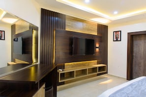 Deluxe Room | Blackout curtains, free WiFi, bed sheets - Ambience Hotel and Resorts (Lagos)