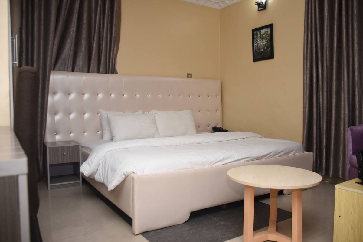 Executive Room | Blackout drapes, WiFi (free), bed sheets